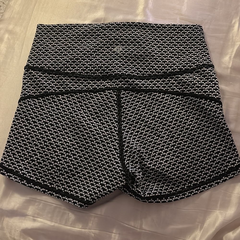 Lululemon In Movement Short *Everlux 2.5" - Picture 2 of 5